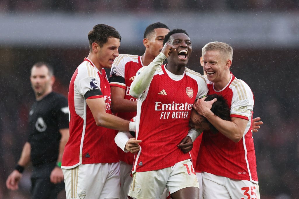 Lập hat-trick, Nketiah tái lập kỳ tích của Walcott, giúp Arsenal đại thắng “5 sao” - Ảnh 1.