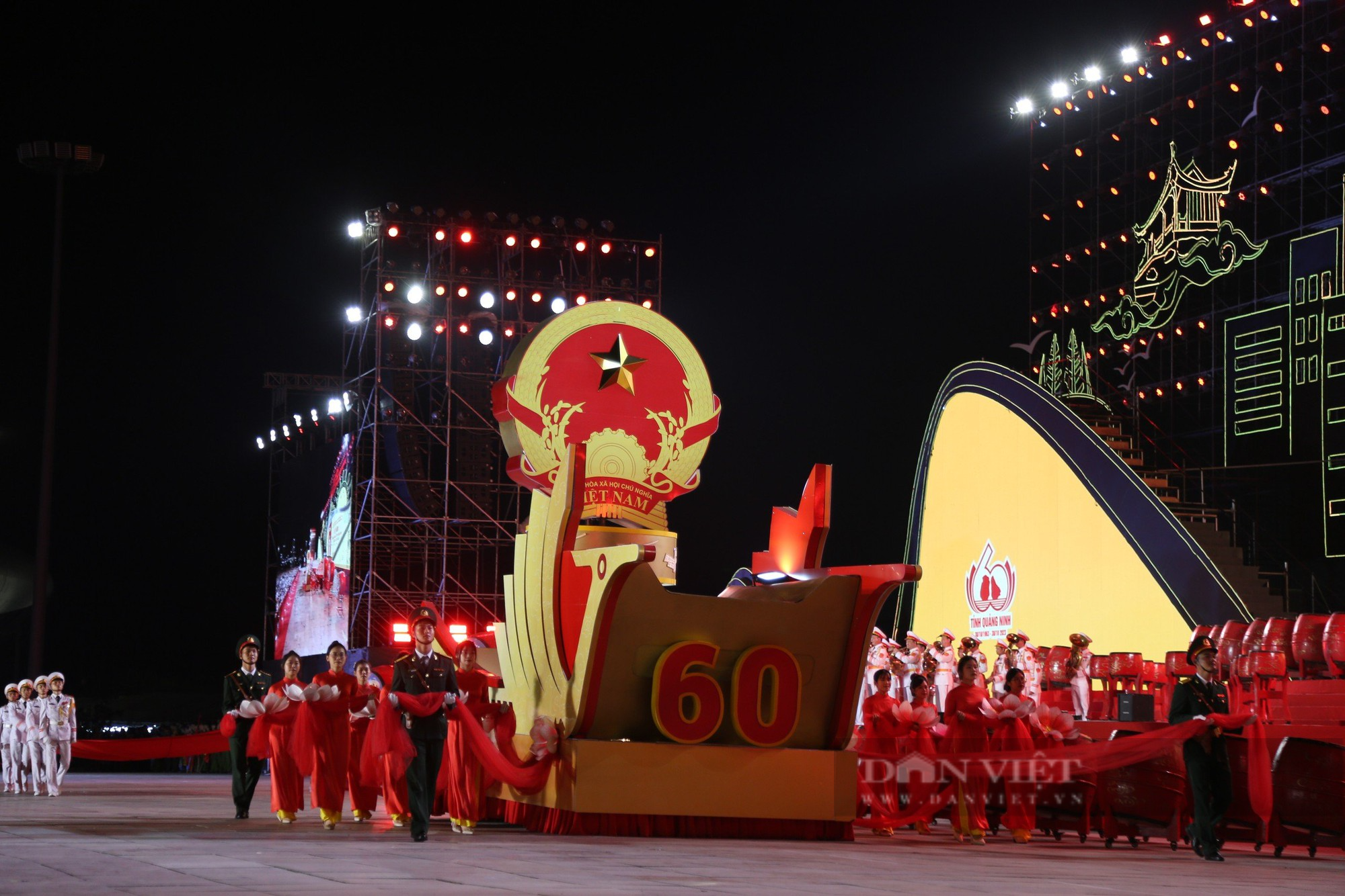 Mãn nhãn với màn trống hội lớn nhất Việt Nam trong lễ kỷ niệm 60 năm Ngày thành lập tỉnh Quảng Ninh - Ảnh 3.