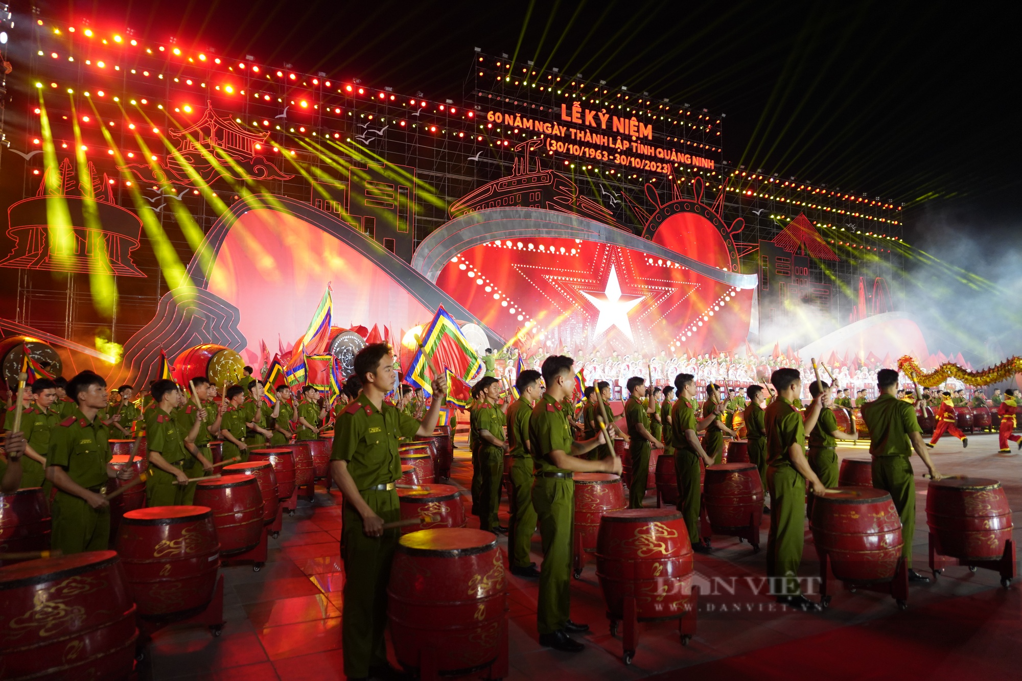 Mãn nhãn với màn trống hội lớn nhất Việt Nam trong lễ kỷ niệm 60 năm Ngày thành lập tỉnh Quảng Ninh - Ảnh 7.