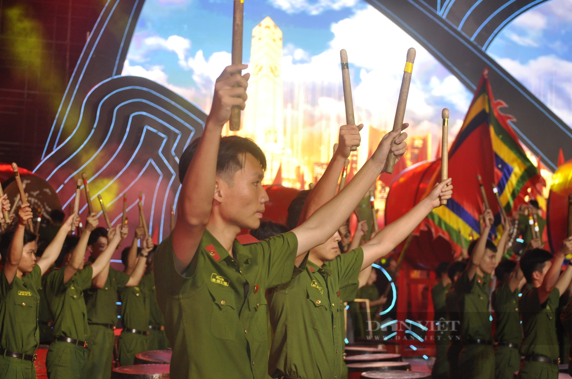 Mãn nhãn với màn trống hội lớn nhất Việt Nam trong lễ kỷ niệm 60 năm Ngày thành lập tỉnh Quảng Ninh - Ảnh 9.