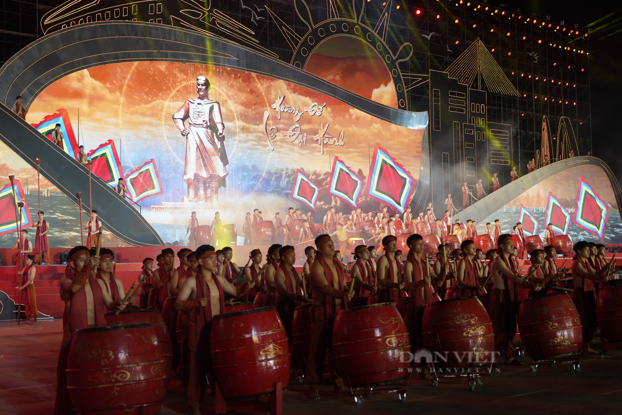 Mãn nhãn với màn trống hội lớn nhất Việt Nam trong lễ kỷ niệm 60 năm Ngày thành lập tỉnh Quảng Ninh - Ảnh 10.