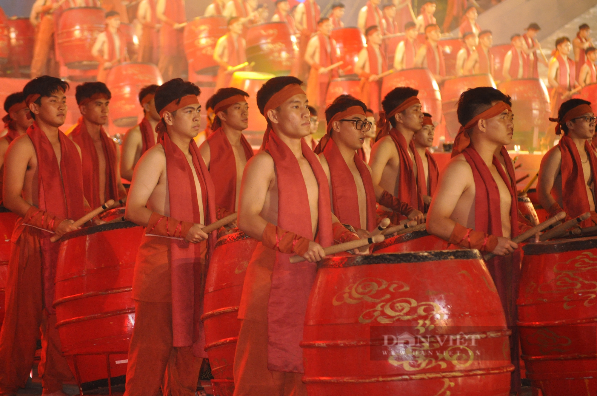 Mãn nhãn với màn trống hội lớn nhất Việt Nam trong lễ kỷ niệm 60 năm Ngày thành lập tỉnh Quảng Ninh - Ảnh 11.