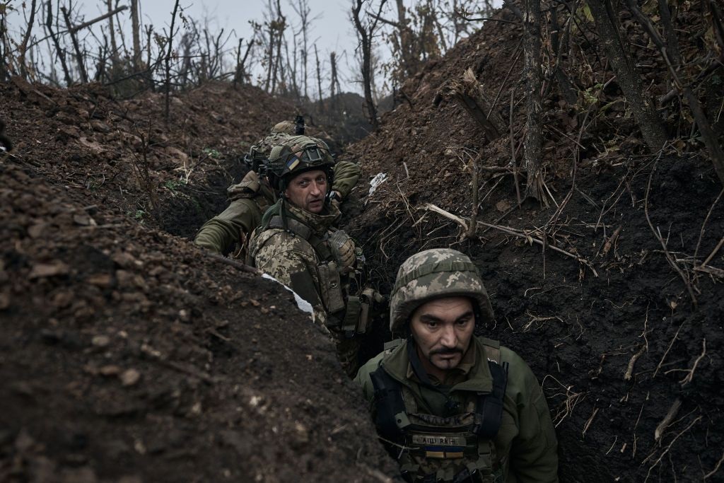 Binh lính Ukraine kiệt sức ở Bakhmut bị nỗi kinh hoàng của chiến tranh ám ảnh - Ảnh 1.