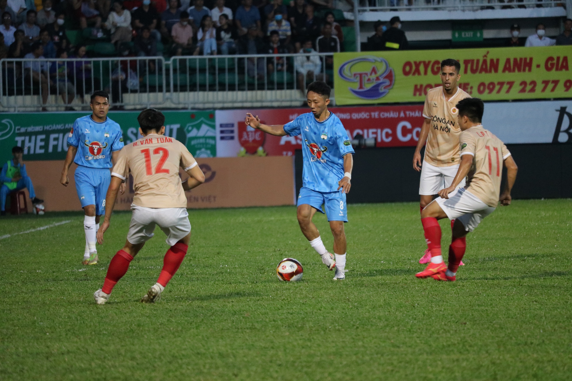 HLV CAHN: &quot;Đội bóng chúng tôi vô địch V-League mùa trước là do may mắn&quot; - Ảnh 2.