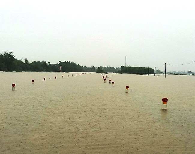 Thừa Thiên Huế: 3 hồ thủy điện, thủy lợi đồng loạt xả nước trước dự báo mưa lớn  - Ảnh 1.