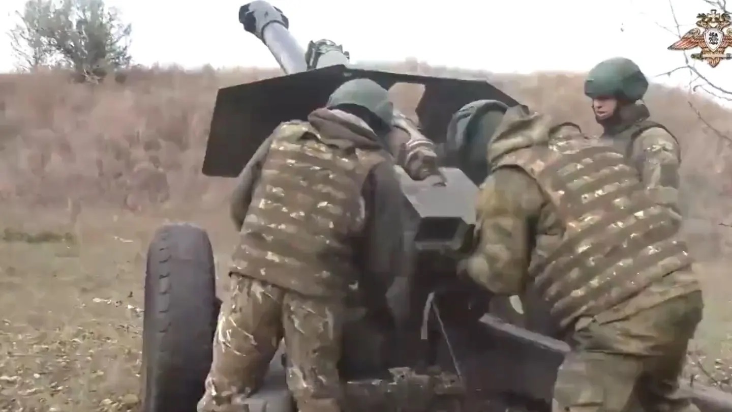 Moscow dùng pháo cổ lỗ sĩ 80 tuổi tấn công Avdiivka, Ukraine, sức mạnh pháo binh Nga đang sụp đổ? - Ảnh 1.