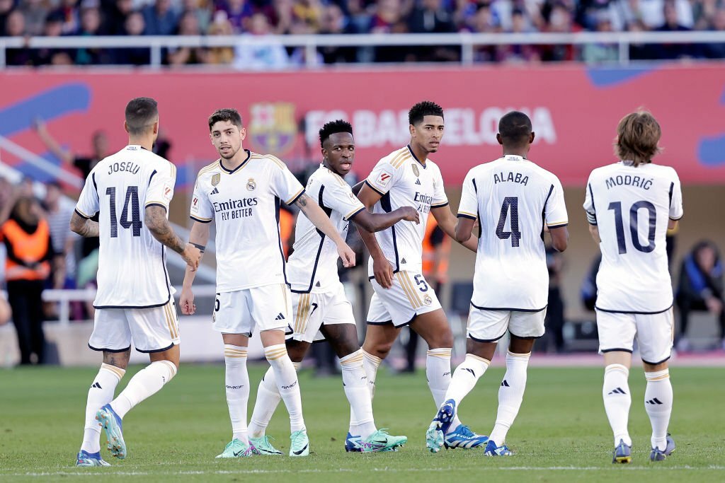 2 lần “xé lưới” Barca, Bellingham vượt qua thành tích ghi bàn của Zidane - Ảnh 2.