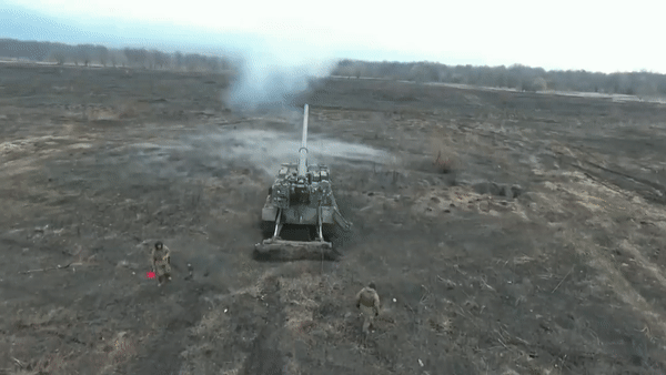 Cận cảnh lính Nga tác chiến với pháo tự hành có thể bắn đạn hạt nhân - Ảnh 16.