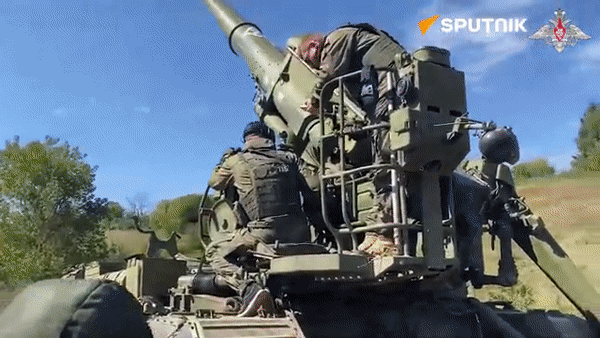 Cận cảnh lính Nga tác chiến với pháo tự hành có thể bắn đạn hạt nhân - Ảnh 25.