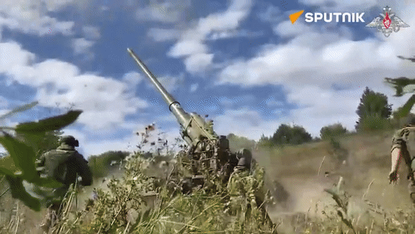 Cận cảnh lính Nga tác chiến với pháo tự hành có thể bắn đạn hạt nhân - Ảnh 26.
