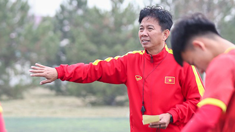 HLV Hoàng Anh Tuấn từng suýt trừng phạt 1 cầu thủ U23 Việt Nam vì... đá phạt đền cẩu thả - Ảnh 1.
