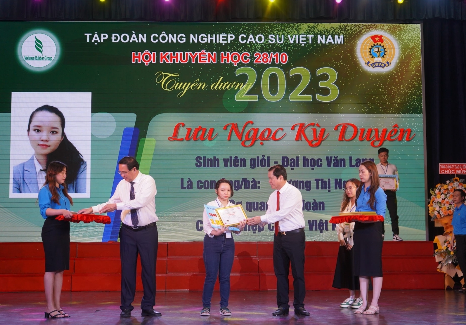 611 học sinh, sinh viên vượt khó được ngành cao su trao học bổng - Ảnh 3.