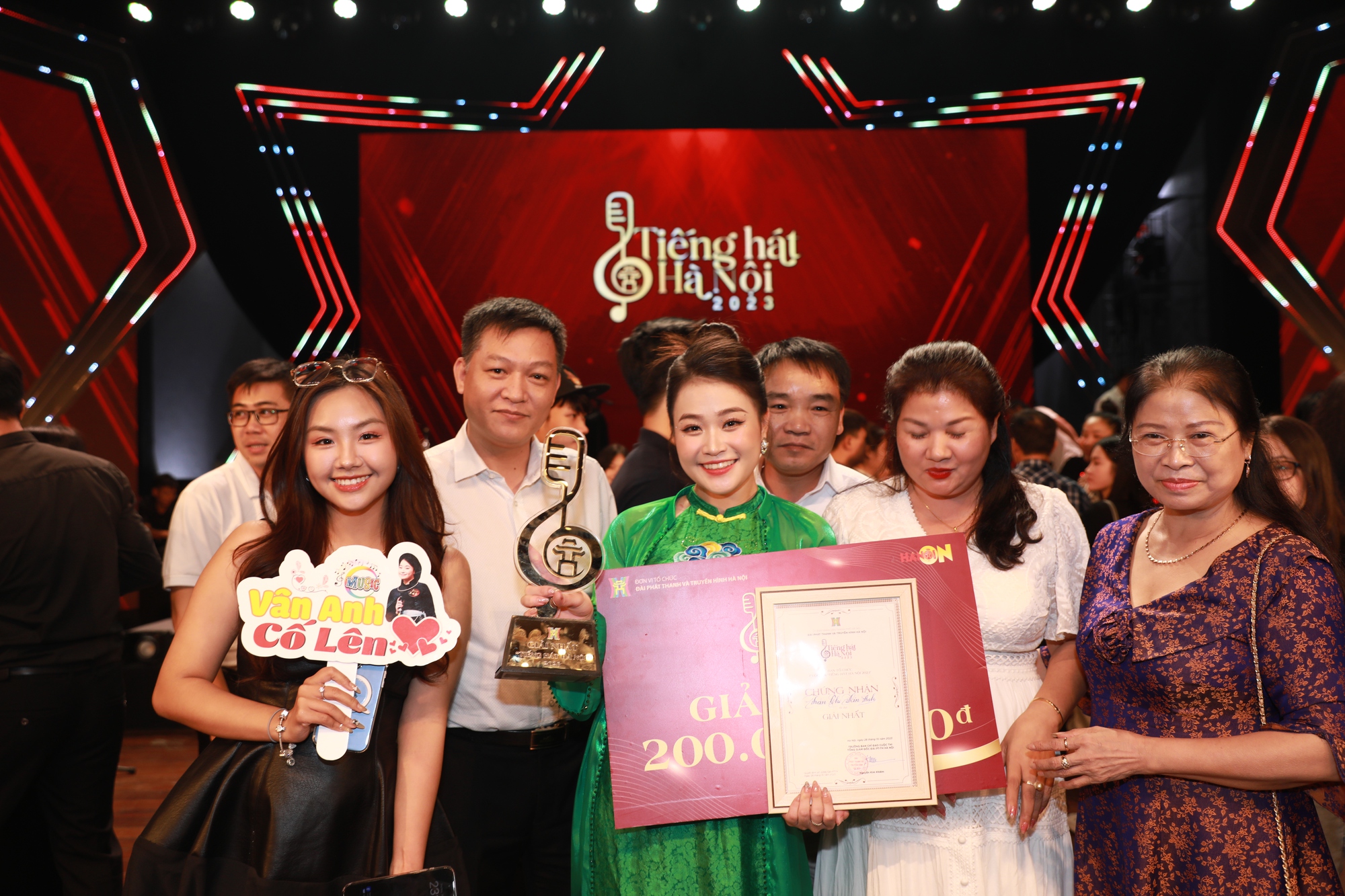 Điều bất ngờ về cô gái Hà Tĩnh đoạt Quán quân Tiếng hát Hà Nội 2023 ở tuổi 18 - Ảnh 6.