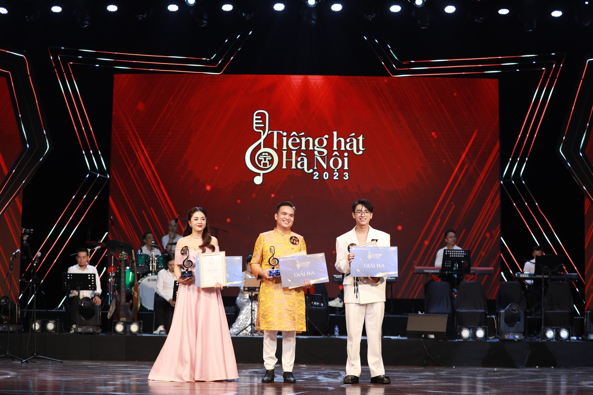 Điều bất ngờ về cô gái Hà Tĩnh đoạt Quán quân Tiếng hát Hà Nội 2023 ở tuổi 18 - Ảnh 5.