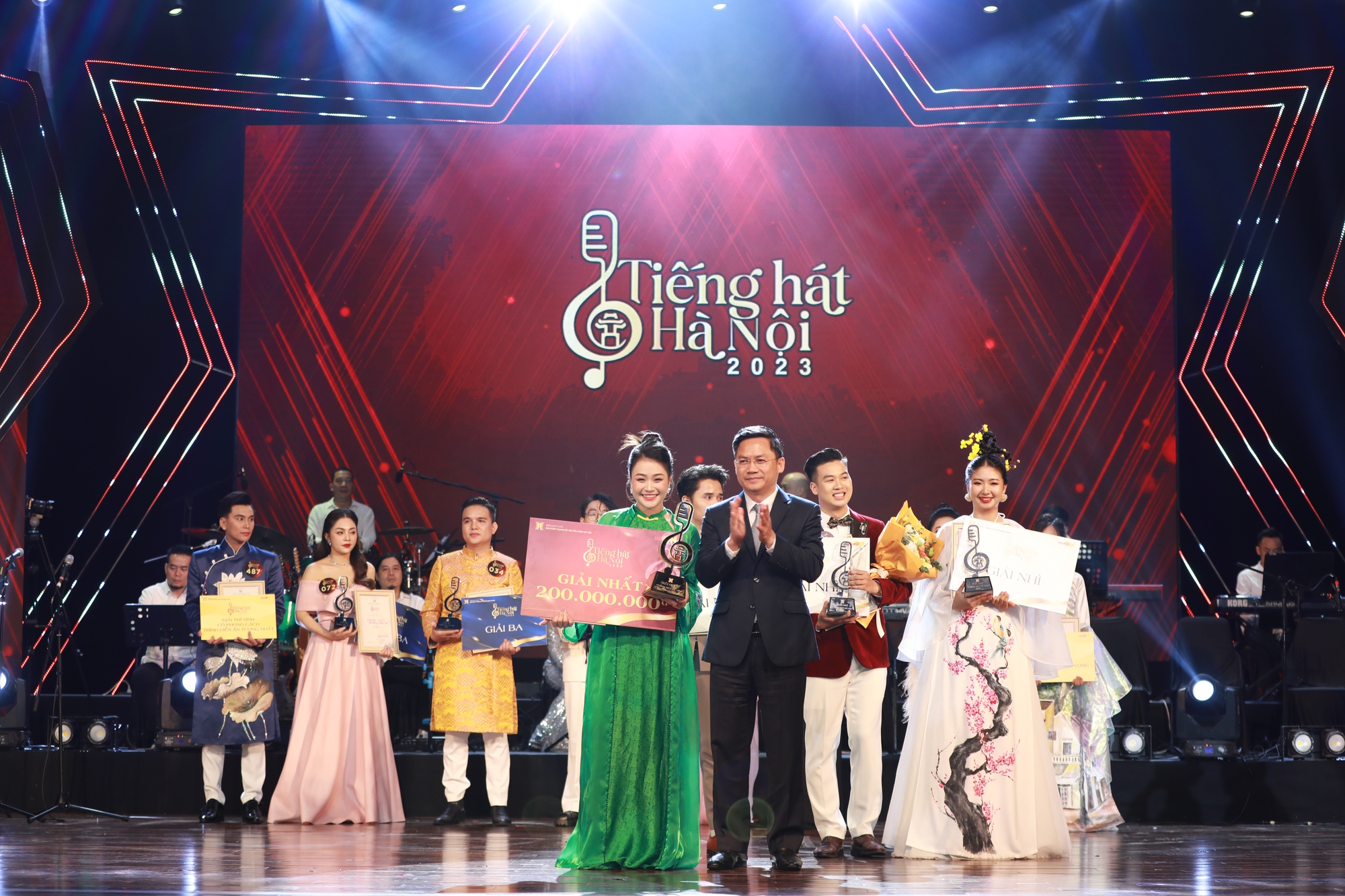 Điều bất ngờ về cô gái 18 tuổi đến từ Hà Tĩnh đoạt ngôi Quán quân Tiếng hát Hà Nội 2023 - Ảnh 1.