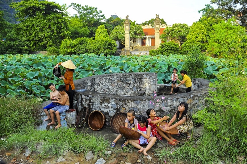 Làng cổ Hoa Lư ở Ninh Bình có những cái giếng làng đẹp như phim, nước trong văn vắt - Ảnh 8.