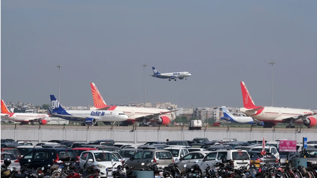 Ấn Độ đề xuất cấm phi công và tiếp viên đoàn dùng nước hoa - Ảnh 1.