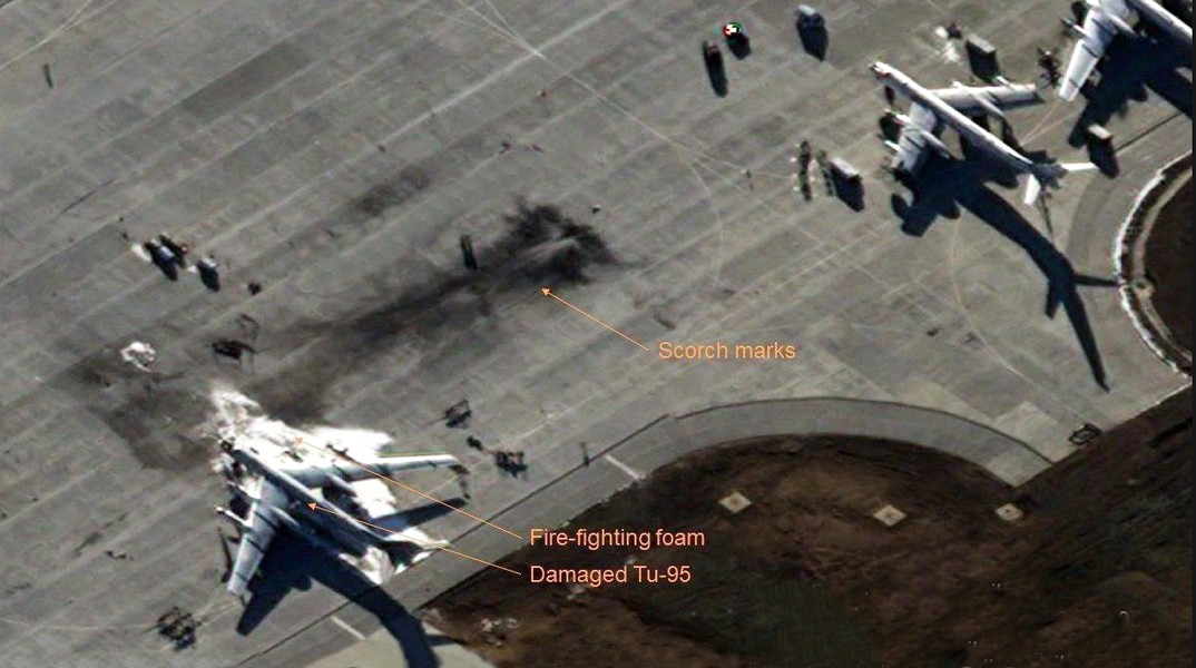 Nga vẽ hình oanh tạc cơ Tu-95MS lên đường băng để dẫn dụ UAV tự sát - Ảnh 3.