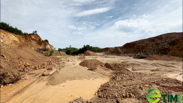 Sai phạm tại mỏ đất Công ty Việt Đức: Báo cáo UBND thành phố và Đoàn kiểm tra Sở TNMT “đá” nhau  - Ảnh 8.