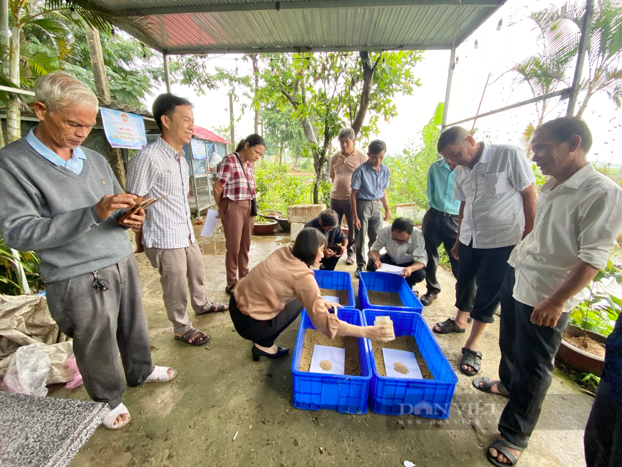 Nông dân Đà Nẵng hứng khởi tham gia tập huấn kỹ thuật nuôi sâu canxi và trùn quế - Ảnh 4.
