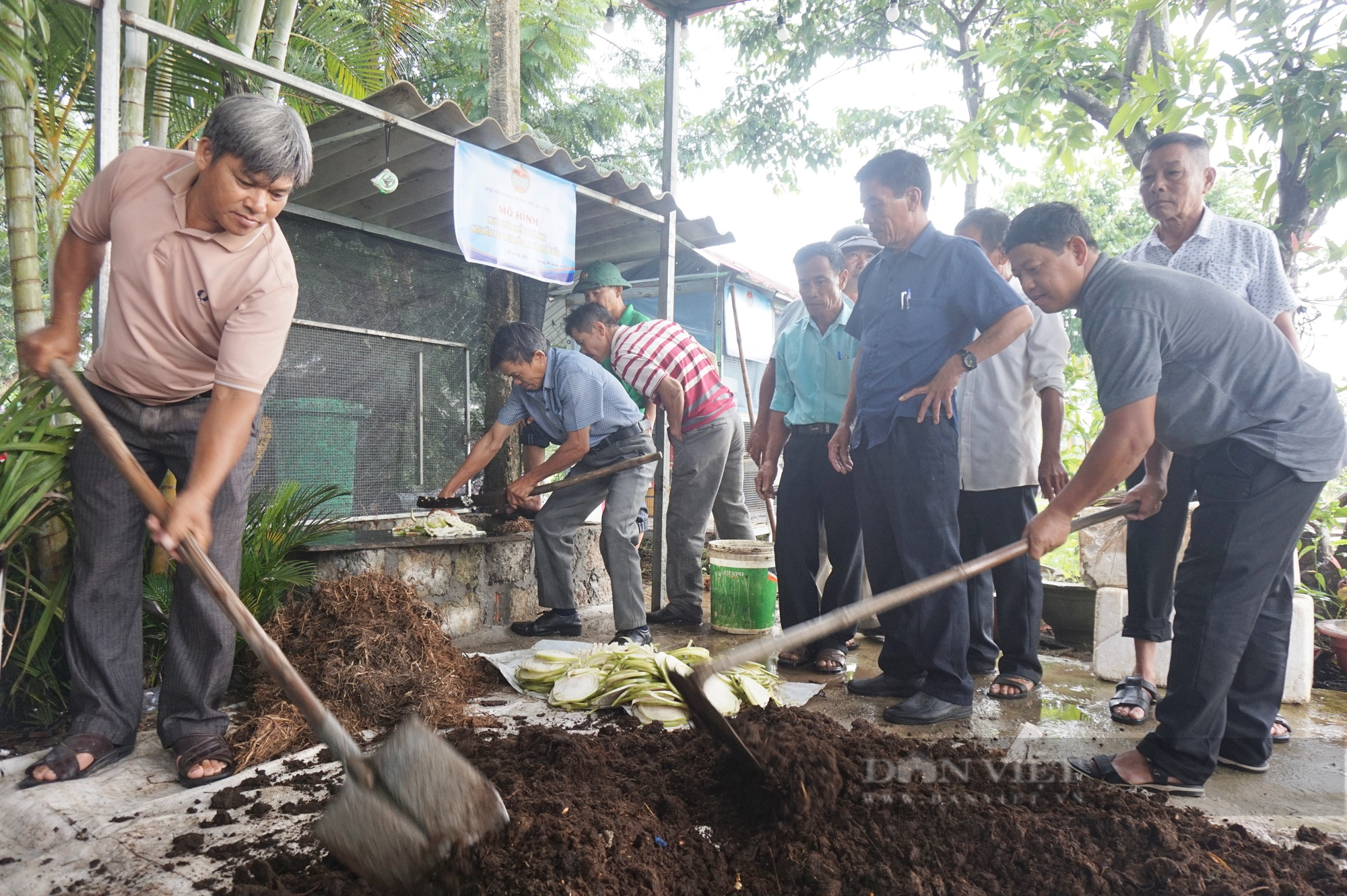 Nông dân Đà Nẵng hứng khởi tham gia tập huấn kỹ thuật nuôi sâu canxi và trùn quế - Ảnh 6.