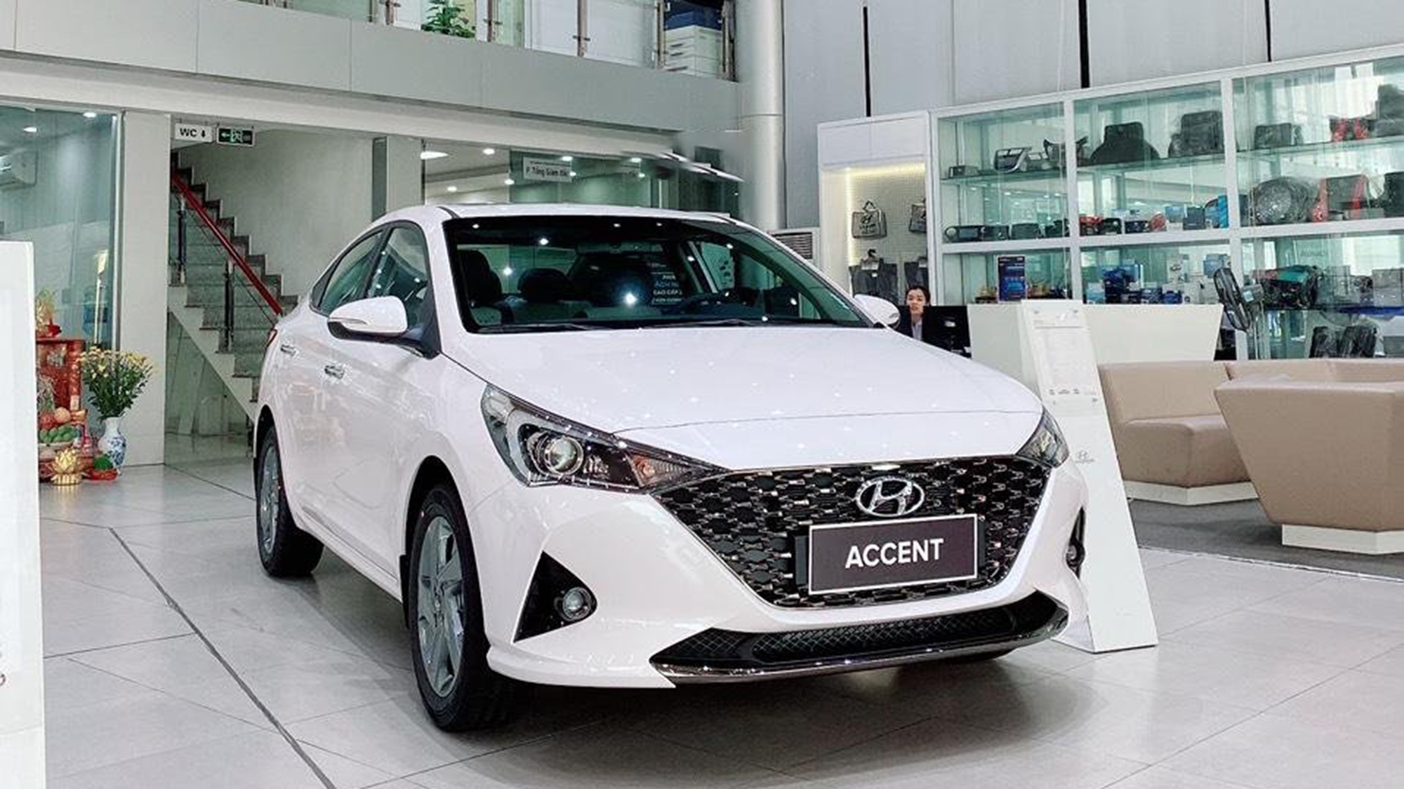 Giá xe Hyundai Accent lăn bánh tháng 10/2023: Giảm không &quot;phanh&quot; đấu Vios, City - Ảnh 1.