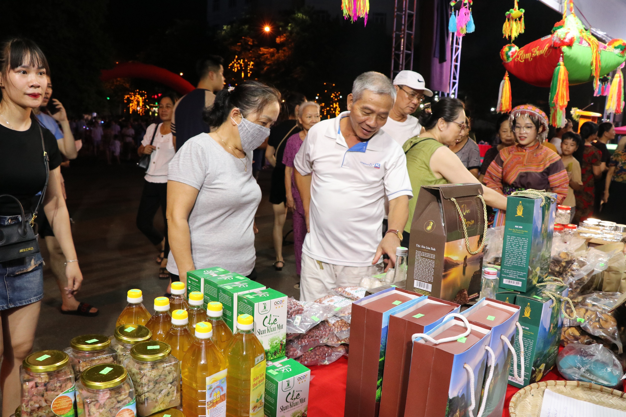 Tuyên Quang: Thu hút hơn 200 nghìn khách du lịch đến với Lễ hội Thành Tuyên 2023  - Ảnh 3.