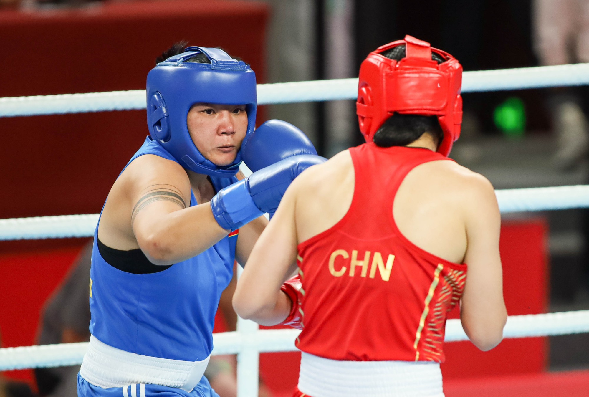 Thua VĐV Trung Quốc ở bán kết, nữ võ sĩ boxing Lưu Diễm Quỳnh khẳng định đã &quot;dùi mài kinh sử&quot; - Ảnh 1.