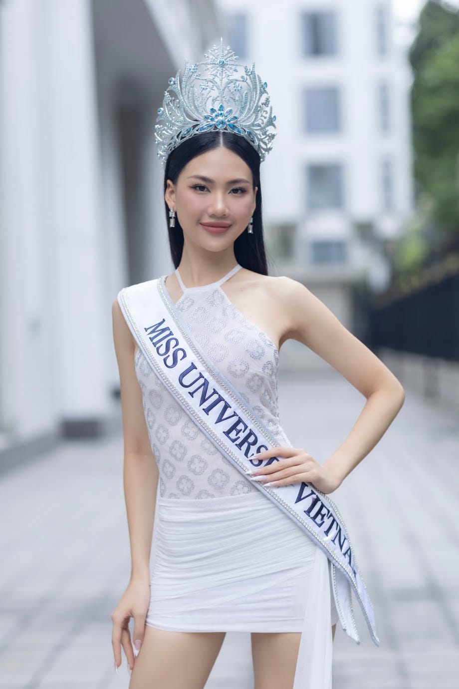 Miss Universe Vietnam 2023 Bùi Quỳnh Hoa vướng ồn ào &quot;mua giải&quot;, tổ chức Miss Universe vào cuộc &quot;mạnh tay&quot;? - Ảnh 2.