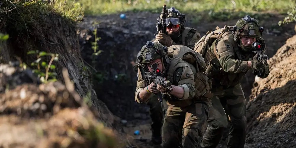 Mỹ cắt viện trợ sẽ 'hủy diệt' binh sĩ Ukraine trên chiến trường  - Ảnh 1.