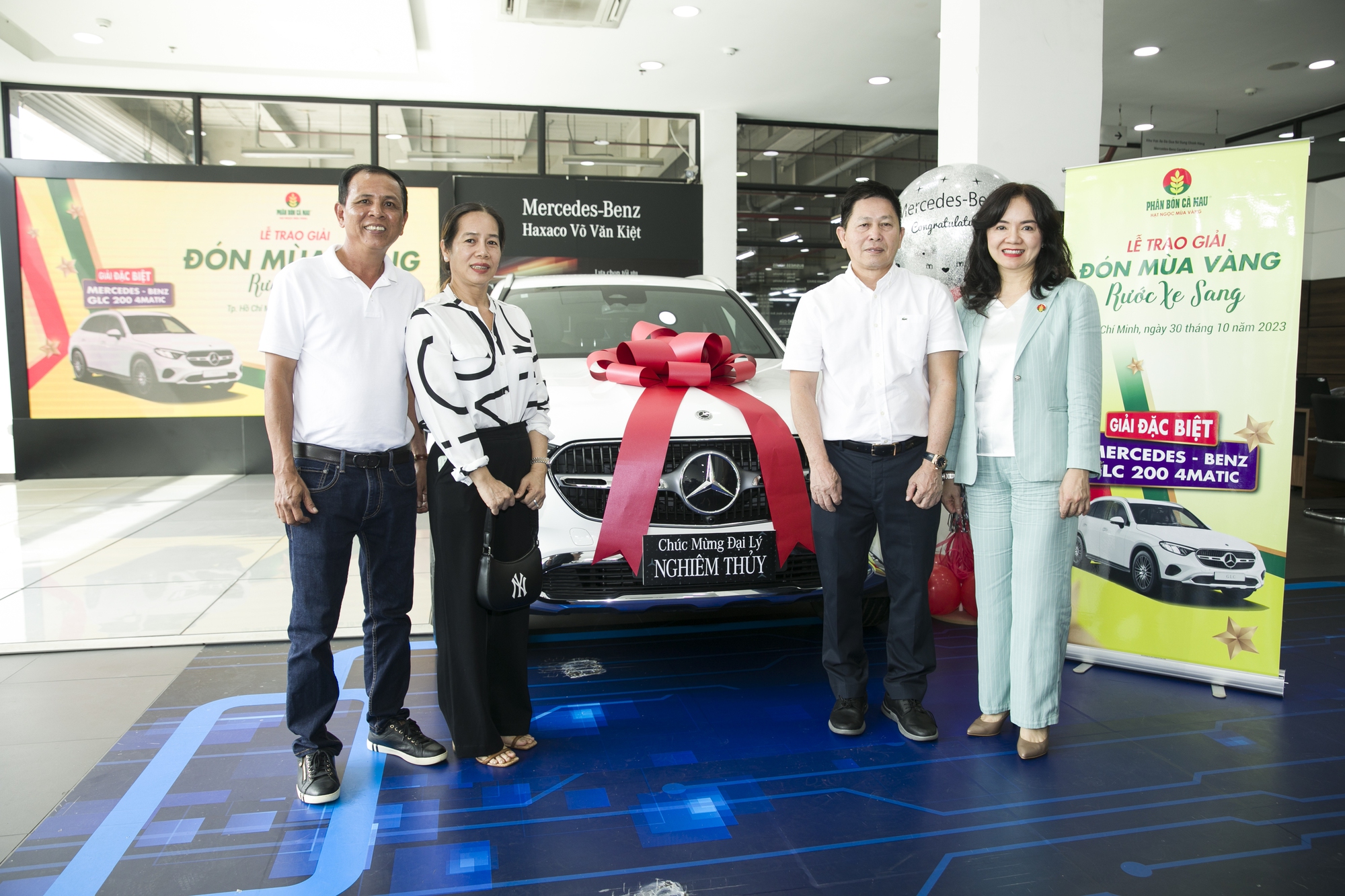 Phân bón Cà Mau trao Mercedes Benz GLC 200 cho khách hàng trúng thưởng chương trình &quot;Đón mùa vàng - rước xe sang&quot; - Ảnh 2.
