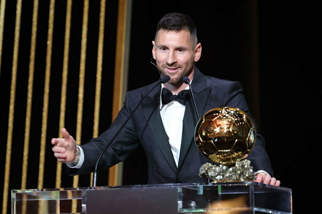Giành Quả bóng Vàng thứ 8, Messi chia sẻ về việc giải nghệ - Ảnh 1.