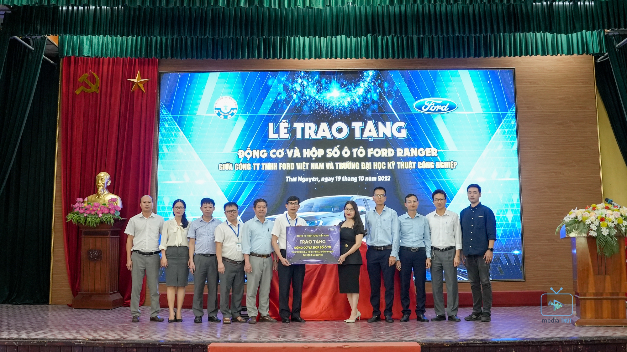 Ford Việt Nam Trao Tặng Động Cơ, Hộp Số cho các trường đại học - Ảnh 1.