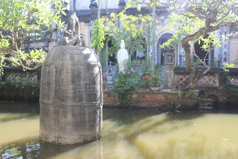 Sao quả chuông đồng khổng lồ nằm im lìm gần nghìn năm dưới hồ nước của ngôi chùa cổ ở Nam Định? - Ảnh 5.