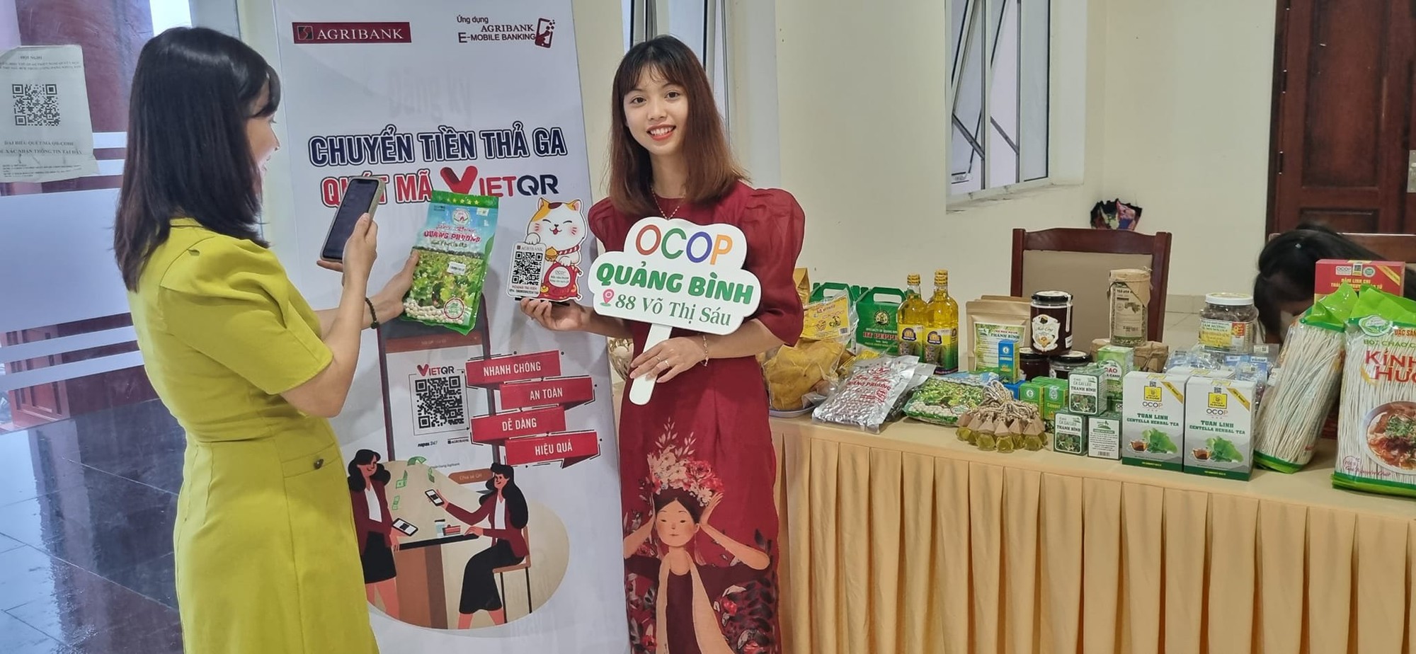 Agribank Quảng Bình tham gia phủ sóng thanh toán QR Code trên toàn thành phố Đồng Hới - Ảnh 2.