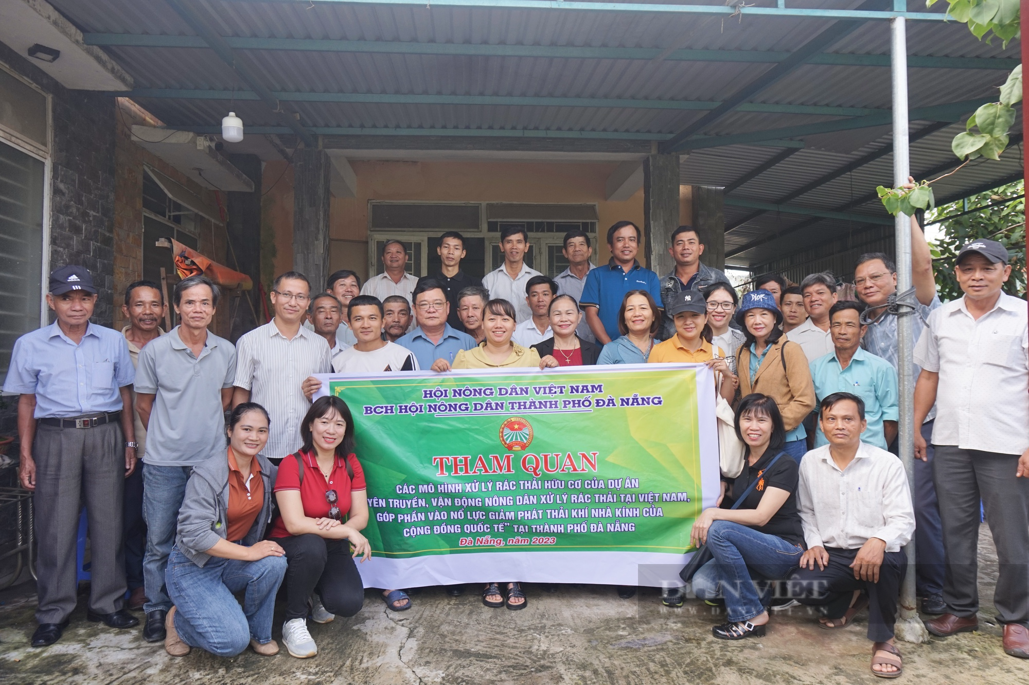 Cán bộ, hội viên nông dân Đà Nẵng tham quan các mô hình xử lý rác thải hữu cơ thân thiện môi trường - Ảnh 1.