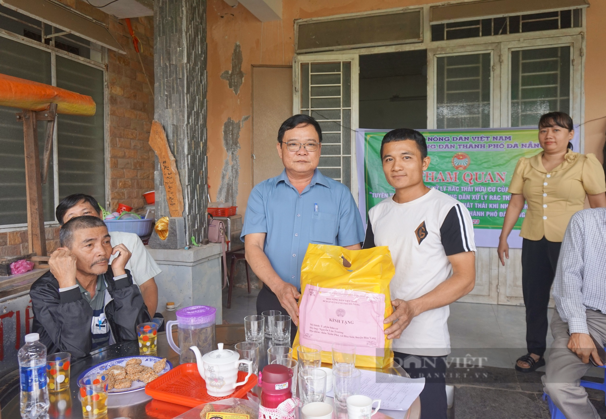 Cán bộ, hội viên nông dân Đà Nẵng tham quan các mô hình xử lý rác thải hữu cơ thân thiện môi trường - Ảnh 2.