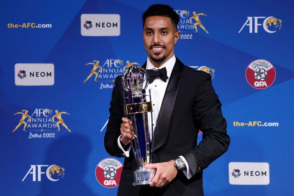 Al Dawsari giành giải Cầu thủ xuất sắc nhất châu Á 2022, VFF nhận vinh dự lớn - Ảnh 1.