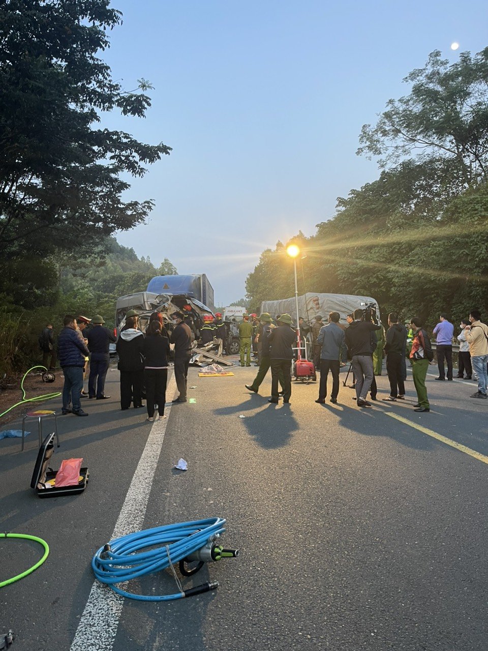 Tai nạn nghiêm trọng 5 người chết/9 người bị thương ở Hữu Lũng, Lạng Sơn  - Ảnh 2.