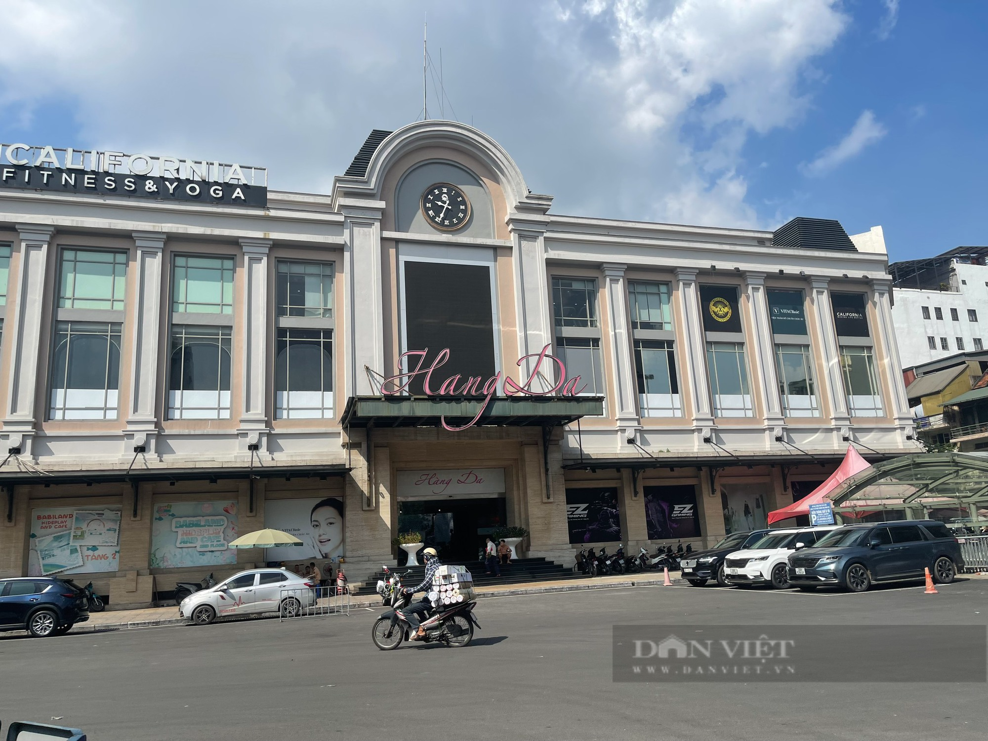 Khu chợ nổi tiếng tại trung tâm Thủ đô ế ẩm, tiểu thương ngồi đan len, lướt điện thoại - Ảnh 2.