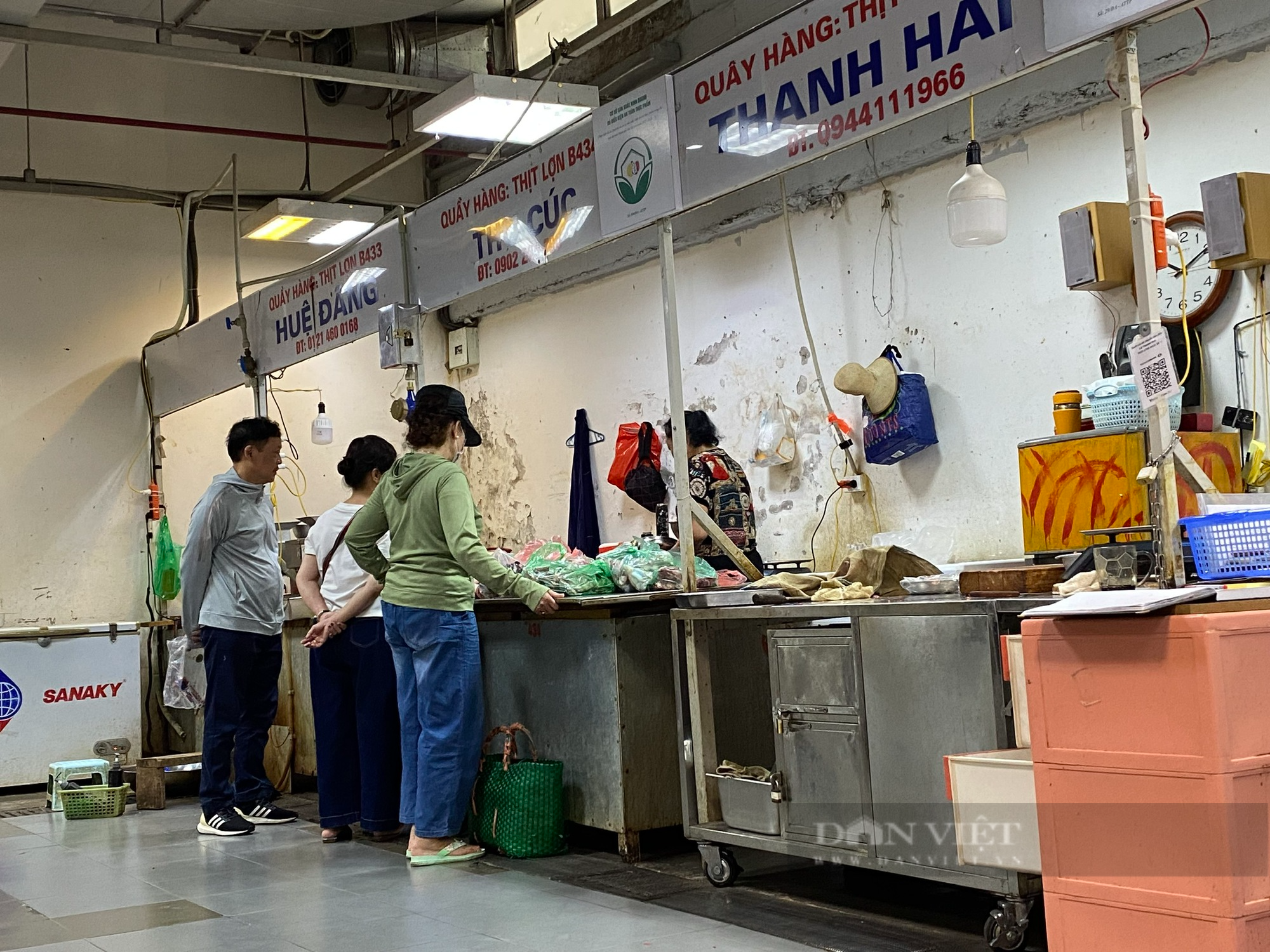 Khu chợ nổi tiếng tại trung tâm Thủ đô ế ẩm, tiểu thương ngồi đan len, lướt điện thoại - Ảnh 8.
