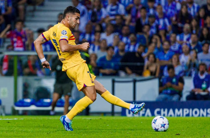 Barca thắng nhọc Porto, HLV Xavi giải thích lý do chỉ cho Lewandowski đá 34 phút - Ảnh 1.