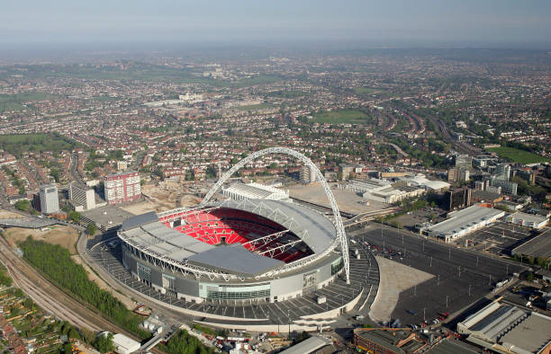 10 SVĐ tổ chức EURO 2028: Old Trafford, Anfield vắng mặt - Ảnh 1.