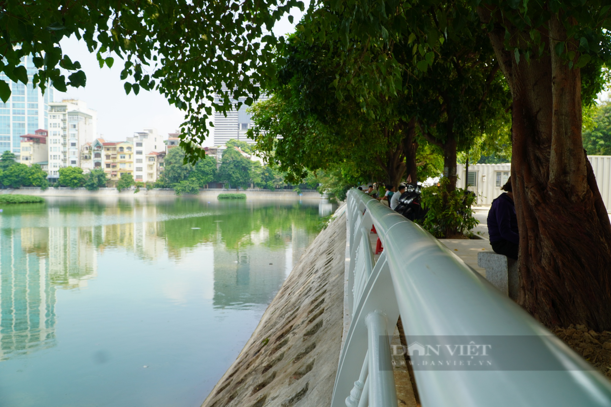 Hồ Xã Đàn nhìn ra sao khi &quot;khoác áo mới&quot; trị giá hơn 25 tỷ đồng ở quận Đống Đa - Ảnh 7.