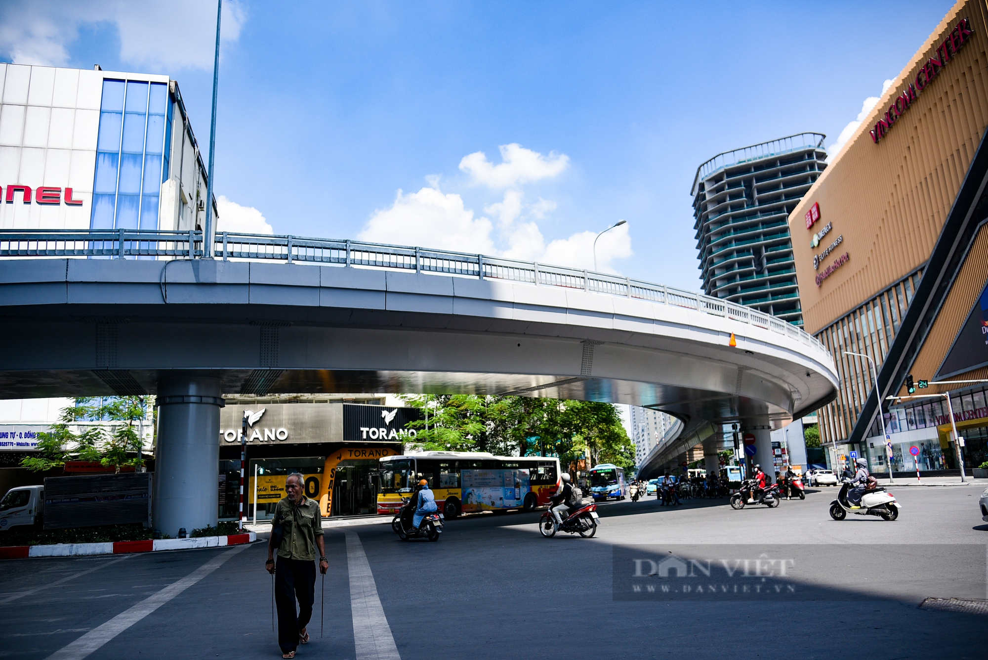 Điểm danh những cây cầu vượt thay đổi tình trạng giao thông nội đô Hà Nội - Ảnh 9.