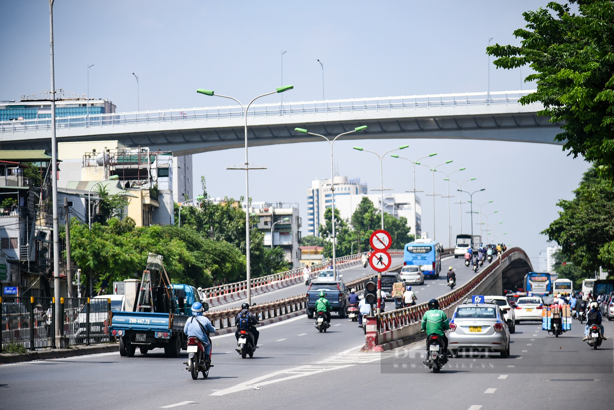 Điểm danh những cây cầu vượt thay đổi tình trạng giao thông nội đô Hà Nội - Ảnh 10.