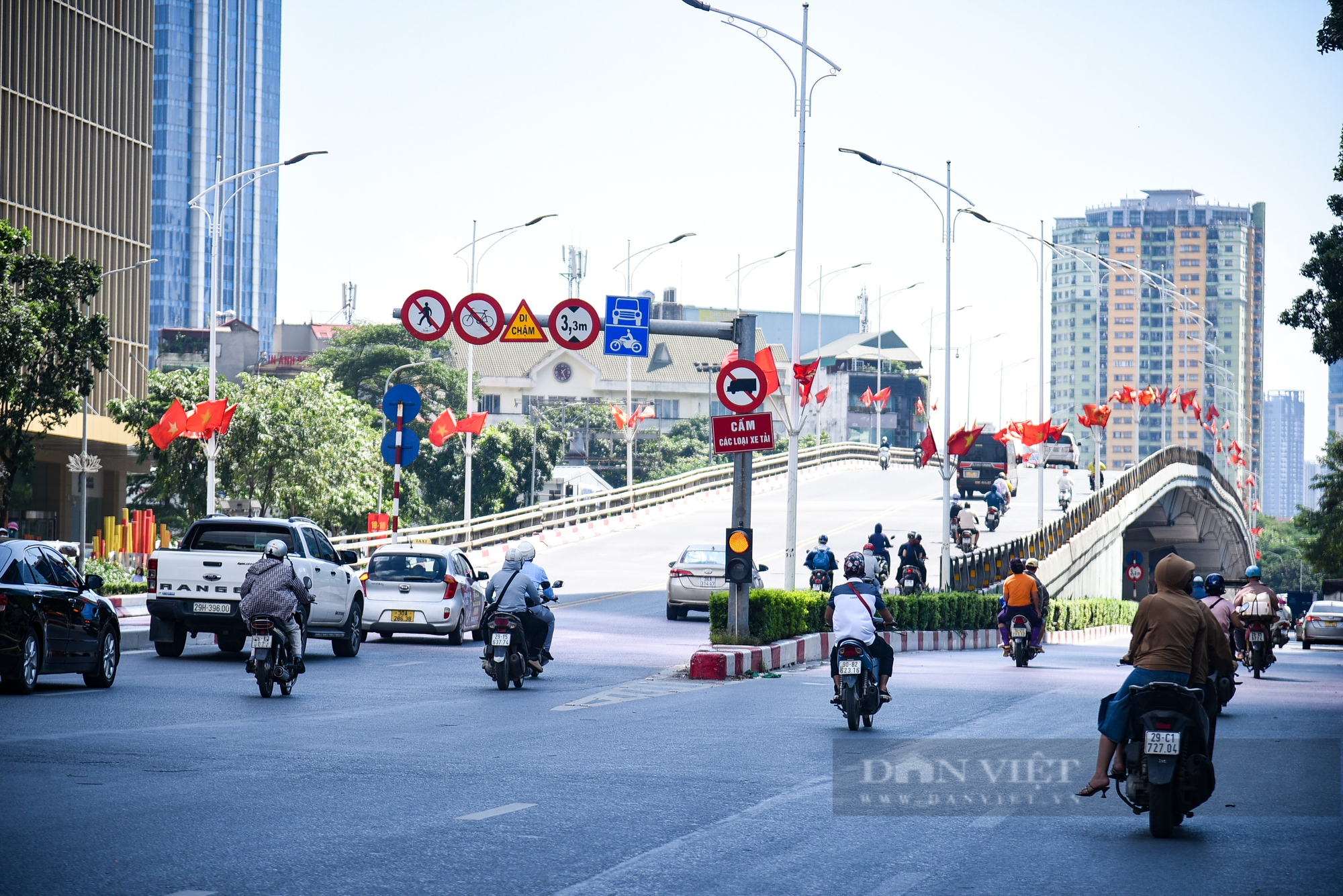 Điểm danh những cây cầu vượt thay đổi tình trạng giao thông nội đô Hà Nội - Ảnh 13.