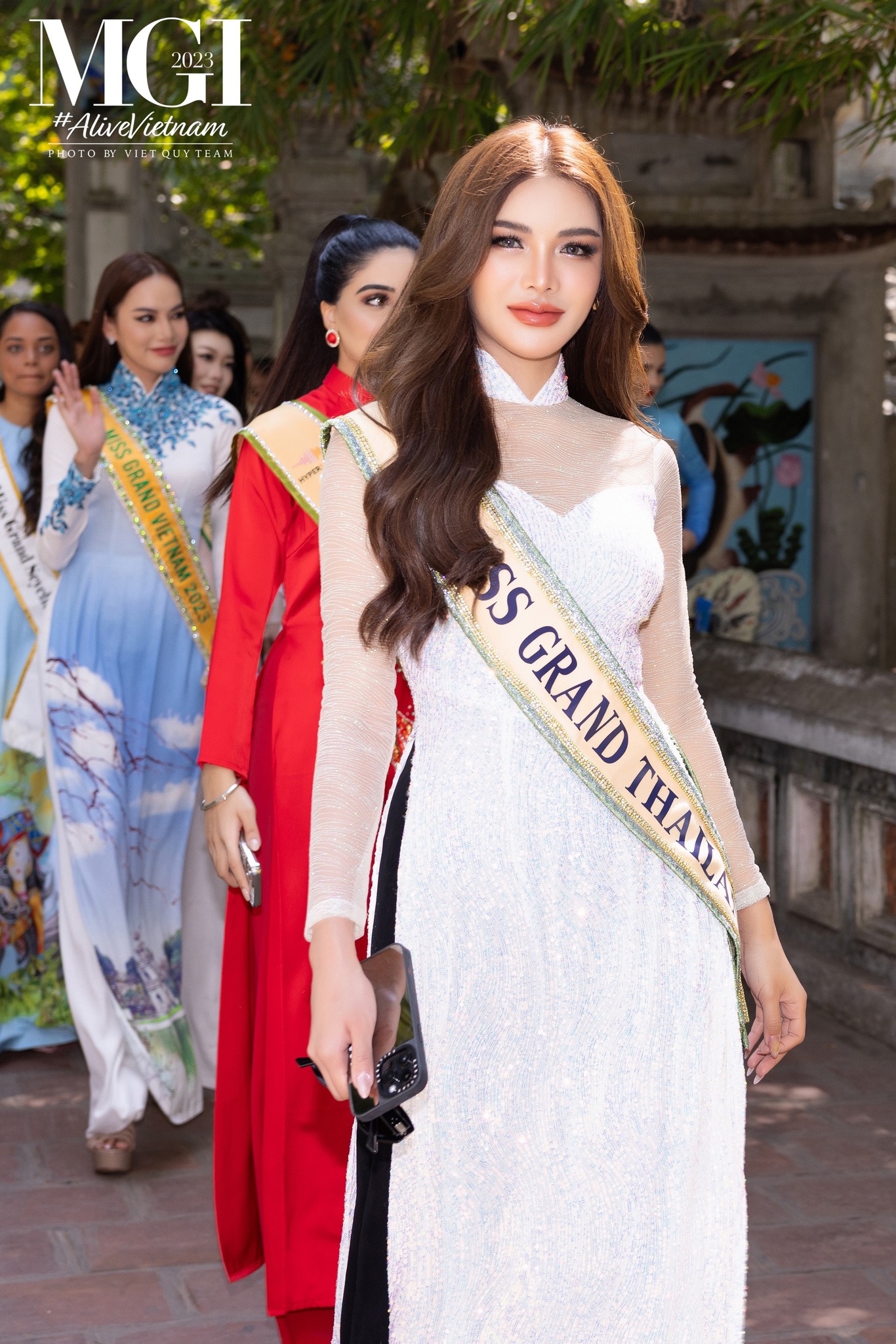 Hoa hậu Lê Hoàng Phương mặc áo dài đẹp tựa nàng thơ giữa dàn đối thủ &quot;đáng gờm&quot; tại Miss Grand International 2023 - Ảnh 4.
