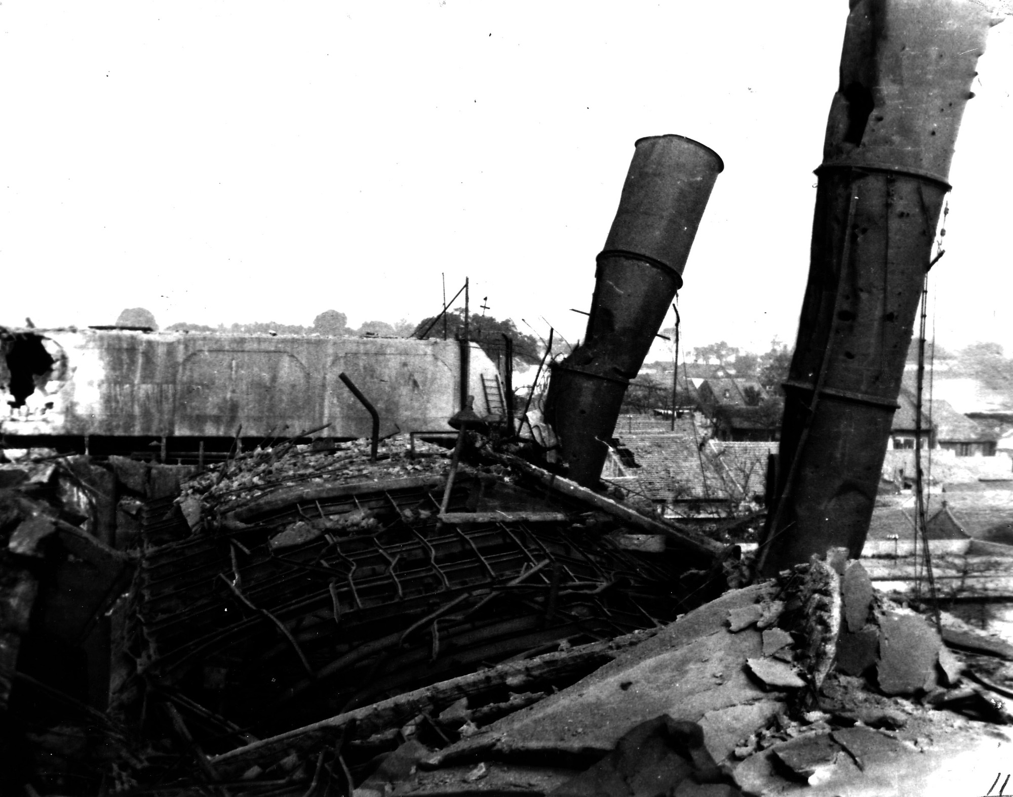 Nhà máy thủy điện Thác Bà bị ném bom năm 1972