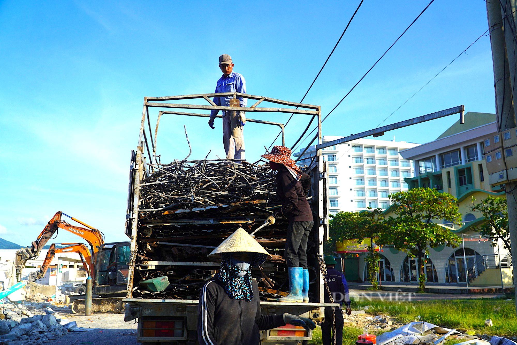 Hà Tĩnh: Hàng chục ki ốt giải tỏa, khôi phục không gian biển Thiên Cầm nhằm tăng cường thu hút khách - Ảnh 5.